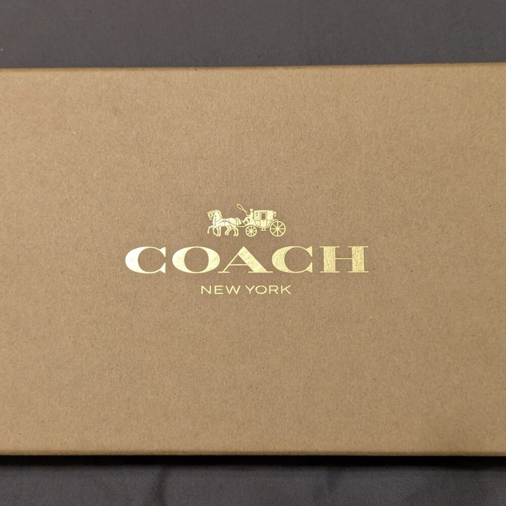 NIB - Coach - Sparkly Maroon Wristlet - Picture 5 of 5